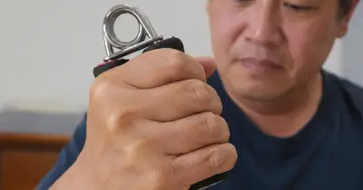 4 dấu hiệu báo động cơ bắp suy giảm sau tuổi 50