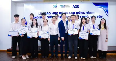 ACB trao 100 suất học bổng 500 triệu đồng cho sinh viên Đại học Quốc gia TP.HCM