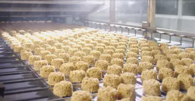 Acecook Việt Nam kiểm soát chất lượng mì ăn liền từ đầu vào đến thành phẩm