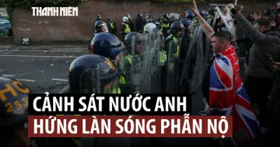 Anh: Sinh viên bị đâm chết khi bị còng tay, cảnh sát đối mặt làn sóng phản đối