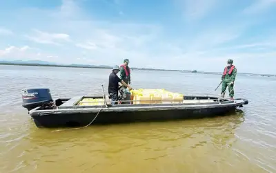 Bộ đội Biên phòng Quảng Ninh thu giữ gần 2.000 lít xăng không rõ nguồn gốc