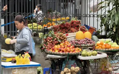 Bí kíp chọn quả thơm ngọt tự nhiên từ tiểu thương chợ đầu mối