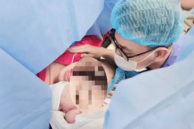 Bé trai khỏe mạnh chào đời nhờ IVF và sàng lọc di truyền