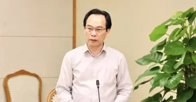 Bộ trưởng GD-ĐT: Không phải không có người dạy mà giáo viên đang quá tải