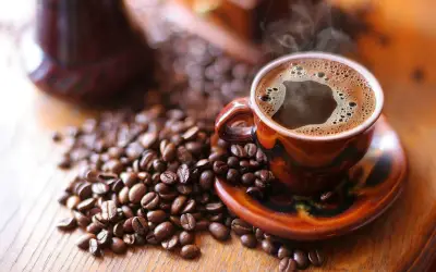 Bỏ uống cà phê ngay sau khi ngủ dậy, người phụ nữ nhận kết quả bất ngờ