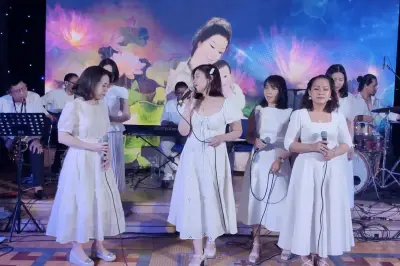 Bác sĩ TPHCM làm ca sĩ gây quỹ sáng mắt cho trẻ em