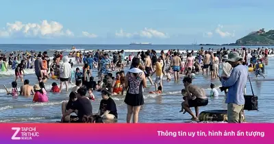 Biển Vũng Tàu đông nghịt khách dịp cuối tuần, khách sạn kín phòng