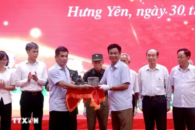 Bàn giao hơn 200 tài liệu hiện vật xây dựng Bảo tàng Đảng Cộng sản Việt Nam