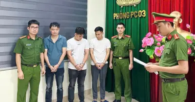 Bắt giữ nhóm đối tượng bán hơn 1.000 điện thoại Samsung giả