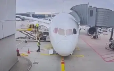 Bất ngờ sập càng đáp máy bay Boeing 787 tại Đức, hủy chuyến bay