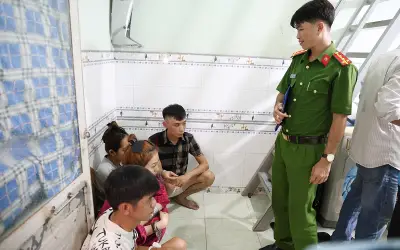 Bắt quả tang 4 đối tượng tàng trữ, tổ chức sử dụng ma túy ở Long Xuyên