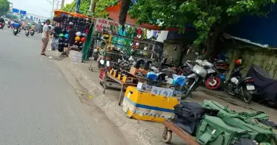Buôn bán lấn chiếm trước cổng bệnh viện, gây mất mỹ quan đô thị