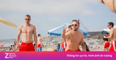 Cơ bắp tuyển Thụy Sĩ 'đốt mắt' fan trên bãi biển trước thềm World Cup 2026