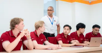 Cơ hội sở hữu bằng cử nhân quản trị kinh doanh chuẩn Hoa Kỳ tại HUTECH