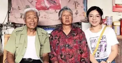 Cụ ông gửi quà suốt 8 năm cho cô gái từng giúp đỡ trên tàu điện