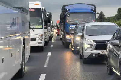 Cao tốc TPHCM - Dầu Giây ùn tắc kéo dài chiều chủ nhật đầu hè