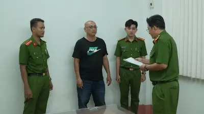 Chủ trại hòm và 6 đồng phạm khiêng quan tài diễu phố mừng sinh nhật