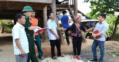 Chuyên viên Đảng ủy tình nguyện lên vùng biên Keng Đu: Khi đất lạ hóa quê hương