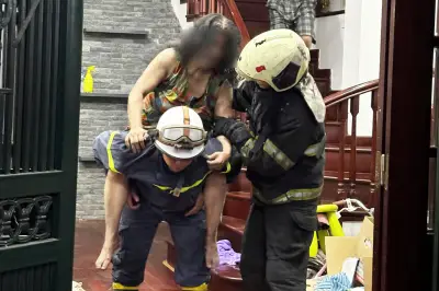 Cháy nhà trong khu tập thể ở Hà Nội, 4 người được cứu thành công