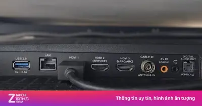 Cổng Service trên TV: Có nên cắm thiết bị ngoại vi?