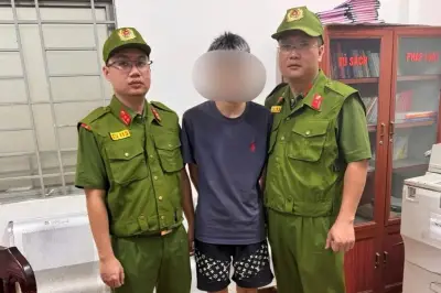 Cảnh sát 113 chặn nhóm thanh niên cầm hung khí truy đuổi nhau lúc nửa đêm