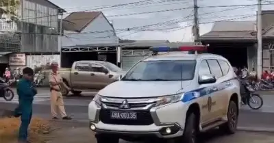 Cảnh sát dùng xe đặc chủng đưa thí sinh quên giấy tờ vượt 40km đến điểm thi