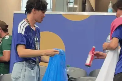 CĐV Nhật dọn rác sau trận hòa World Cup: Hành động vì tôn trọng