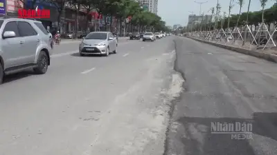 Dự án chống ngập nội đô Hà Nội: Mặt đường hoàn trả gồ ghề, lồi lõm
