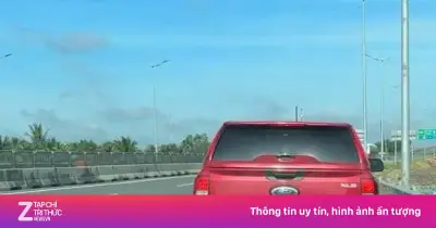 Dừng xe trên cao tốc đi vệ sinh, tài xế bị phạt 14 triệu đồng