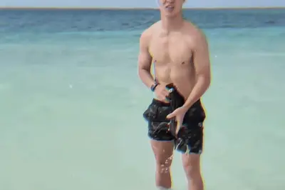 Duy Mạnh khoe body săn chắc trên biển Maldives, gây sốt mạng xã hội
