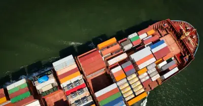 Eo biển Hormuz thông tuyến, giá dầu lao dốc 40 triệu thùng dầu chờ xuất