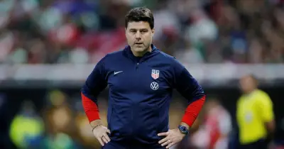 FIFA cho phép HLV dùng laptop chỉ đạo nhưng cầu thủ phải ở trên sân