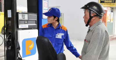 Giá xăng dầu hôm nay 2/6: Thế giới tăng cao, trong nước duy trì mức thấp