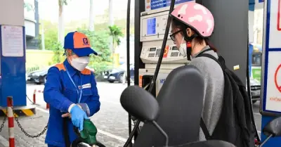 Giá xăng dầu đồng loạt tăng mạnh hơn 1.000 đồng/lít, E10 vượt 21.200 đồng