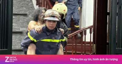 Giải cứu 4 người mắc kẹt trong vụ hỏa hoạn rạng sáng tại Hà Nội