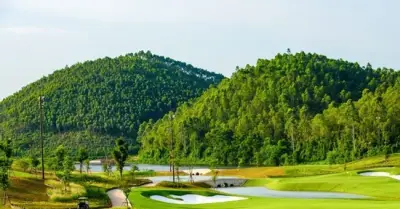 Hạ chức Trưởng phòng ở Phú Thọ vì đánh golf trong giờ hành chính