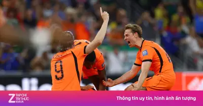 Hà Lan mở tỷ số 1-0 trước Morocco nhờ pha đá phạt đẹp mắt