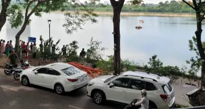 Hà Nội: Nam sinh lớp 11 tử vong dưới hồ Linh Đàm