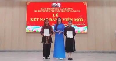 Hai học sinh dân tộc thiểu số ở Lào Cai được kết nạp Đảng