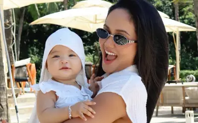 H'Hen Niê xúc động khi con gái chào đời, em bé sơ sinh nay đã thành 'bà cụ non'