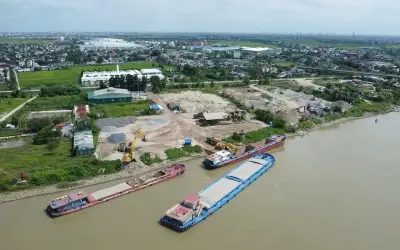 Hung Yen: Xe tải cháy rụi, hồ sơ vi phạm chất thêm