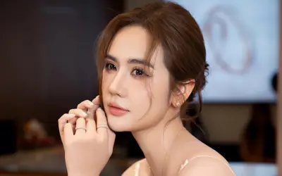 Huyền Lizzie: Từ hot girl đến tổng tài màn ảnh Việt, cuộc sống viên mãn bên con