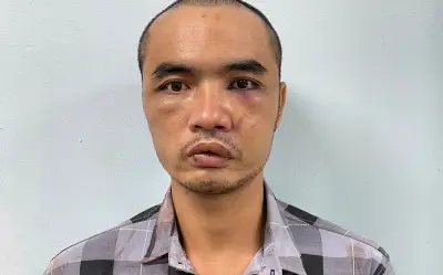 Đối tượng cầm dao chém kính ô tô ở Tây Hồ bị tạm giữ khẩn cấp