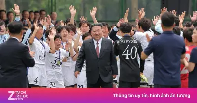Đội tuyển bóng đá nữ Triều Tiên bật khóc khi gặp ông Kim Jong-un