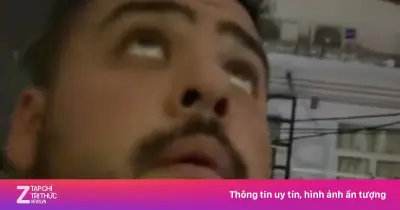Khách Tây bất ngờ khi lễ tân khách sạn ngủ quên lúc xem World Cup
