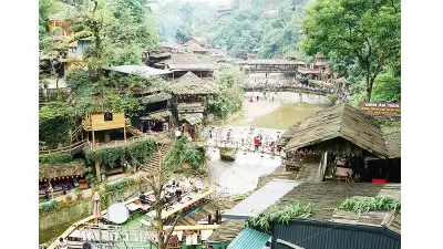 Khám phá vẻ đẹp văn hóa H'Mông tại bản làng du lịch