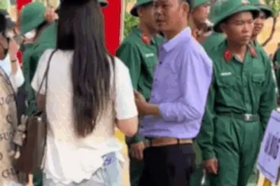 Khoảnh khắc chiến sĩ bất ngờ gặp bạn gái khiến MXH 'dậy sóng'