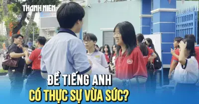 Kết thúc môn tiếng Anh lớp 10: Thí sinh rạng rỡ, phụ huynh nhẹ nhõm