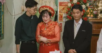 Lời nói khiến cô dâu U50 bật khóc trong ngày cưới