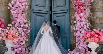 Đám cưới xa hoa của thiếu gia sòng bạc và siêu mẫu: Khách mời nhận quà 22 triệu đồng